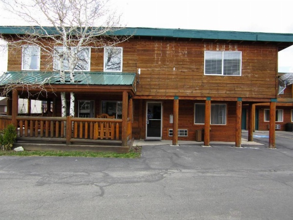 Yellowstone Country Inn image 11