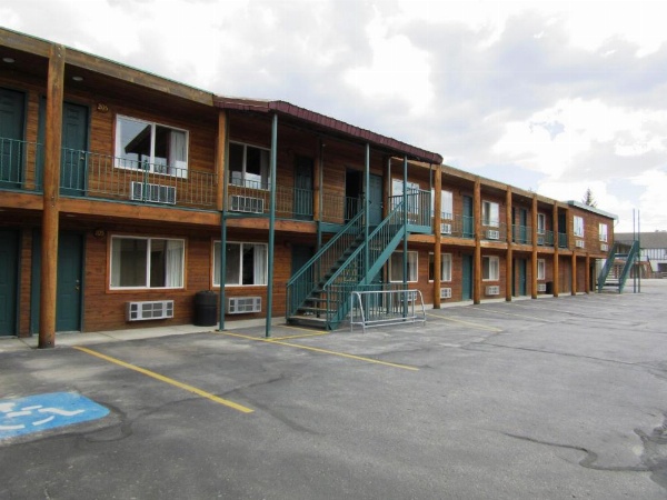 Yellowstone Country Inn image 18