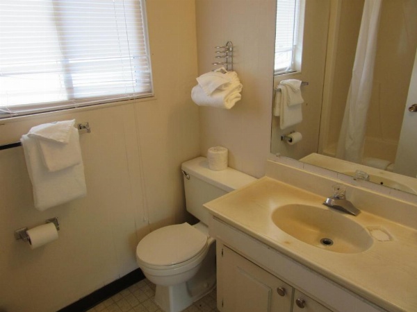 Yellowstone Country Inn image 21